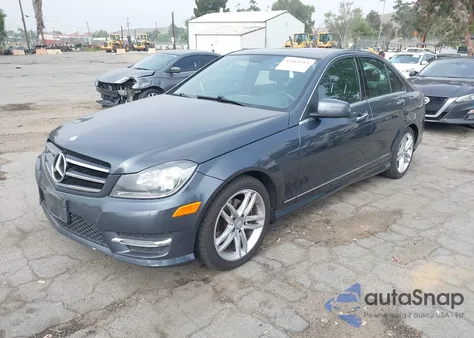 2014 Mercedes-Benz C 250 Luxury/Sport из США, поврежденный, VIN WDDGF4HB3EA962844
